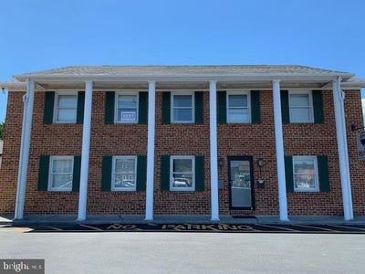 /international/us/235-south-street-front-royal-va-110107633212/