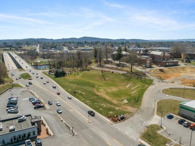 /international/us/lee-highway-radford-va-110108549153/