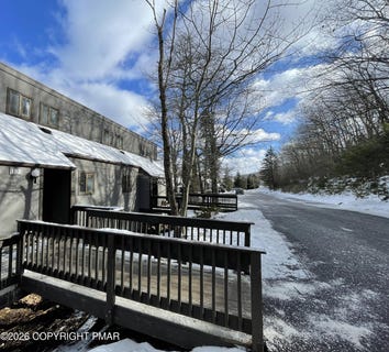 /international/us/183-upper-village-way-tannersville-pa-110106298875/
