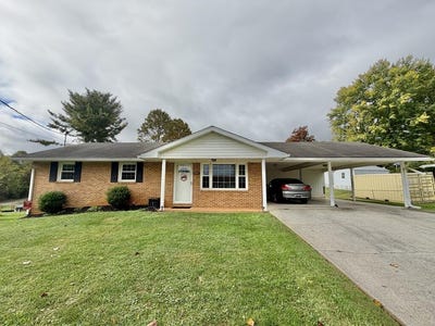 /international/us/204-highland-park-dr-hillsville-va-110120517470/