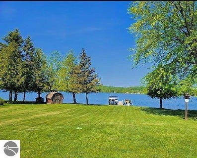 /international/us/3764-s-grants-landing-lake-leelanau-mi-110099025343/