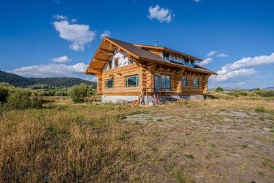 /international/us/521-heron-drive-west-yellowstone-mt-110102021737/