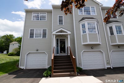 /international/us/19-saint-andrews-circle-wallingford-ct-110108350383/
