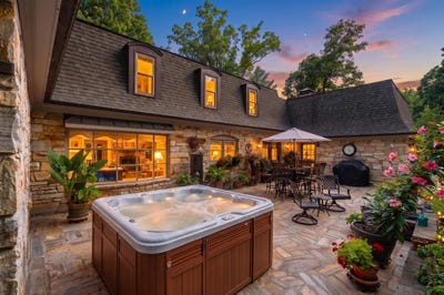 /international/us/890-blue-ridge-dr-staunton-va-110119729256/