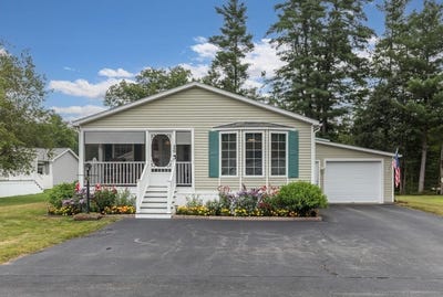 /international/us/26-watercress-drive-rochester-nh-110107390883/