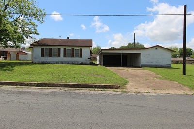 /international/us/908-paulus-street-schulenburg-tx-110107572990/