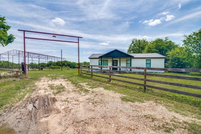 /international/us/13471-county-road-4031-kemp-tx-110108497036/