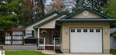 /international/us/301-s-6th-street-roscommon-mi-110107692416/