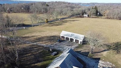 /international/us/3118-main-road-tiverton-ri-110103759401/