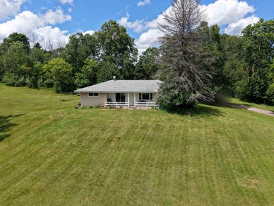 /international/us/3324-county-road-i-saukville-wi-110100524661/