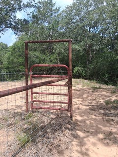 /international/us/240-privte-road-4601-waelder-tx-110101253123/