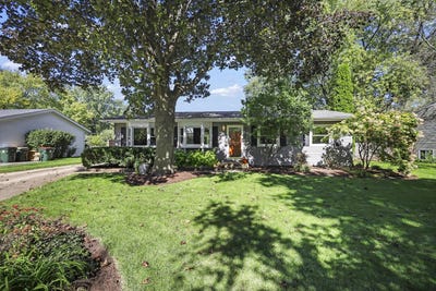 /international/us/30w240-allister-lane-naperville-il-110120746733/