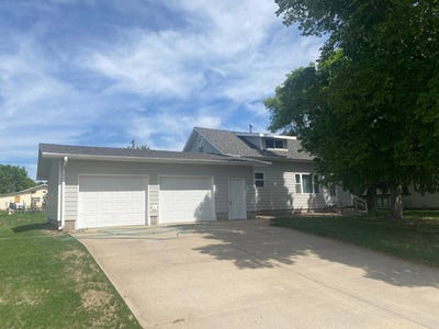 /international/us/1140-n-15th-ave-broken-bow-ne-110108167946/