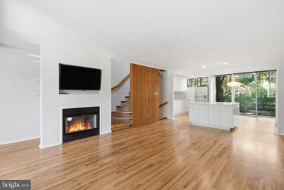 /international/us/11510-maple-ridge-road-reston-va-110108394479/