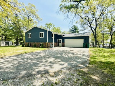 /international/us/3554-hillcrest-drive-oscoda-mi-110098781628/?lang=en