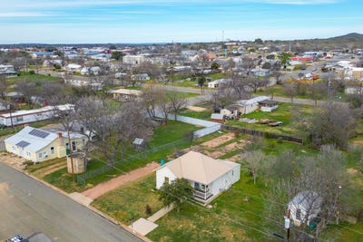/international/us/305-w-tarrant-st-llano-tx-110106473908/