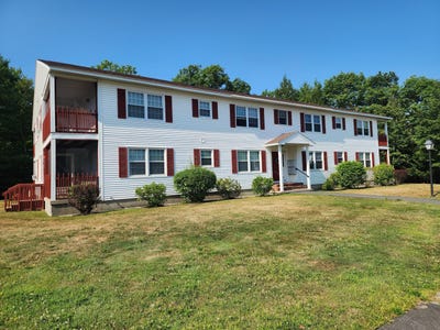 /international/us/75-halifax-street-winslow-me-110101527444/