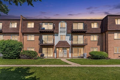 /international/us/9480-bay-colony-drive-des-plaines-il-110108295932/
