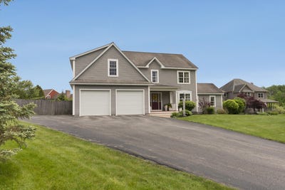 /international/us/12-grandview-scarborough-me-110108490654/