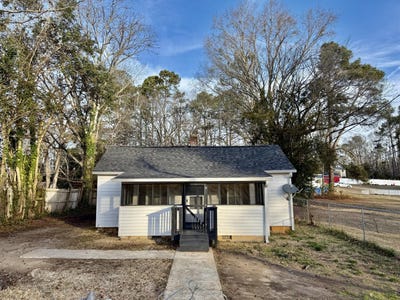 /international/us/408-brooks-street-edgefield-sc-110105202633/