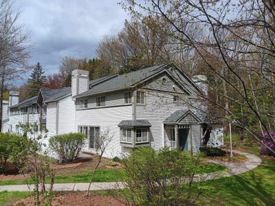 /international/us/1-winding-brook-drive-south-burlington-vt-110108107663/