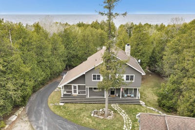 /international/us/5012-bay-shore-drive-sturgeon-bay-wi-110107694549/
