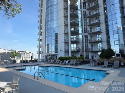 /international/us/333-w-trade-street-charlotte-nc-110106817604/