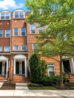 /international/us/19433-dover-cliffs-germantown-md-110108632559/