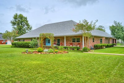 /international/us/2442-e-armand-st-lake-charles-la-110109087029/