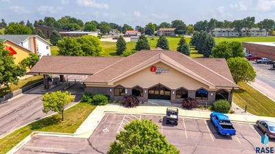 /international/us/2408-n-broadway-ave-yankton-sd-110104453577/