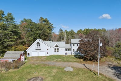 /international/us/17-chestnut-drive-topsham-me-110102916062/