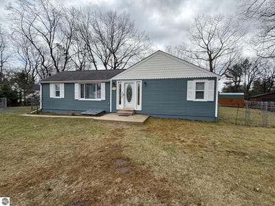 /international/us/5772-oak-street-oscoda-mi-110107752342/