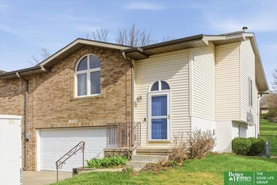 /international/us/15522-burdette-street-omaha-ne-110108332867/
