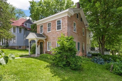/international/us/214-2nd-street-se-mt-vernon-ia-110109056797/