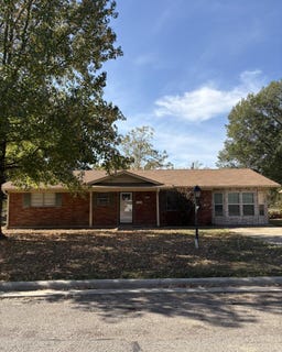 /international/us/240-sw-31st-street-paris-tx-110108587416/