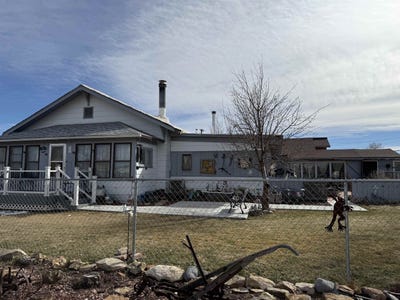 /international/us/206-s-4th-street-thermopolis-wy-110106674193/