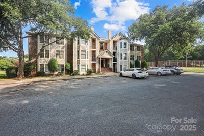 /international/us/6203-rosecroft-drive-charlotte-nc-110100852020/
