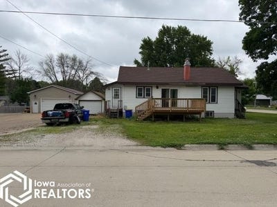 /international/us/488-3rd-avenue-sw-britt-ia-110108604658/