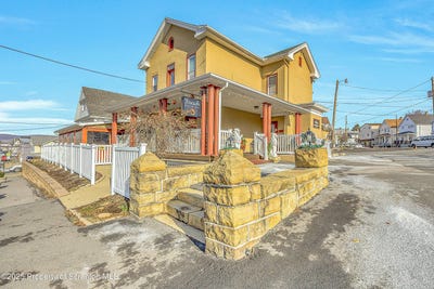 /international/us/411-chestnut-street-dunmore-pa-110104415421/