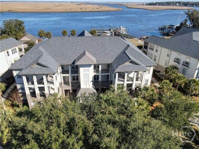 /international/us/2805-river-oaks-drive-richmond-hill-ga-110105851328/
