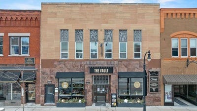 /international/us/209-s-central-avenue-marshfield-wi-110105395823/