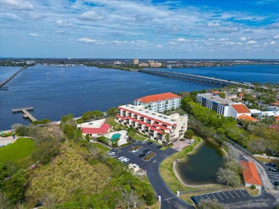 /international/us/204-3rd-street-w-bradenton-fl-110104784566/