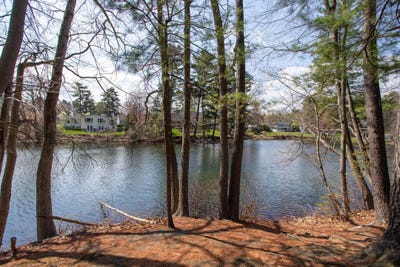 /international/us/21-folly-mill-terrace-seabrook-nh-110107824574/
