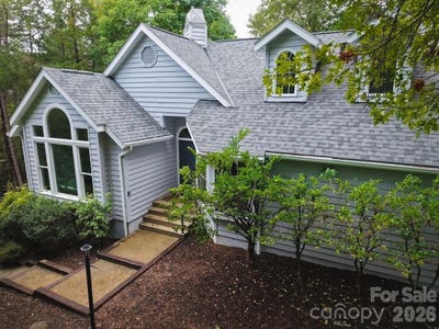/international/us/212-ridgeway-road-lake-lure-nc-110110365851/