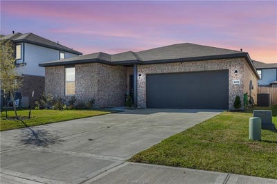 /international/us/2402-river-way-drive-navasota-tx-110104929873/