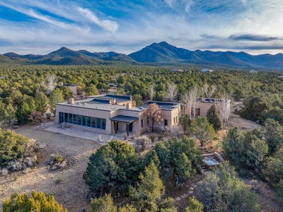 /international/us/128-outlaw-trail-taos-nm-110096844776/