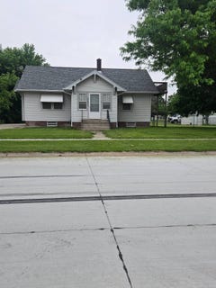 /international/us/325-n-beecroft-elm-creek-ne-110108394521/