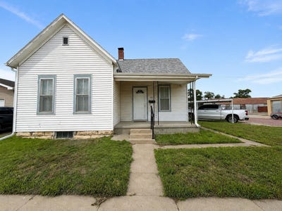 /international/us/233-e-11th-st-hays-ks-110108616935/
