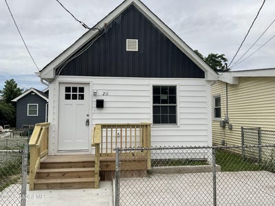 /international/us/211-center-avenue-keansburg-nj-110101026578/
