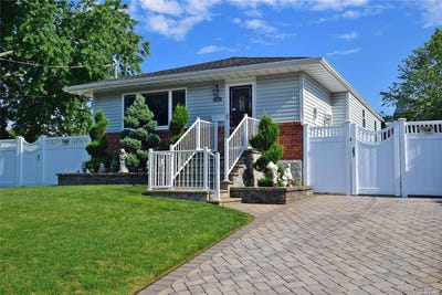 /international/us/203-chelsea-avenue-west-babylon-ny-110120452297/